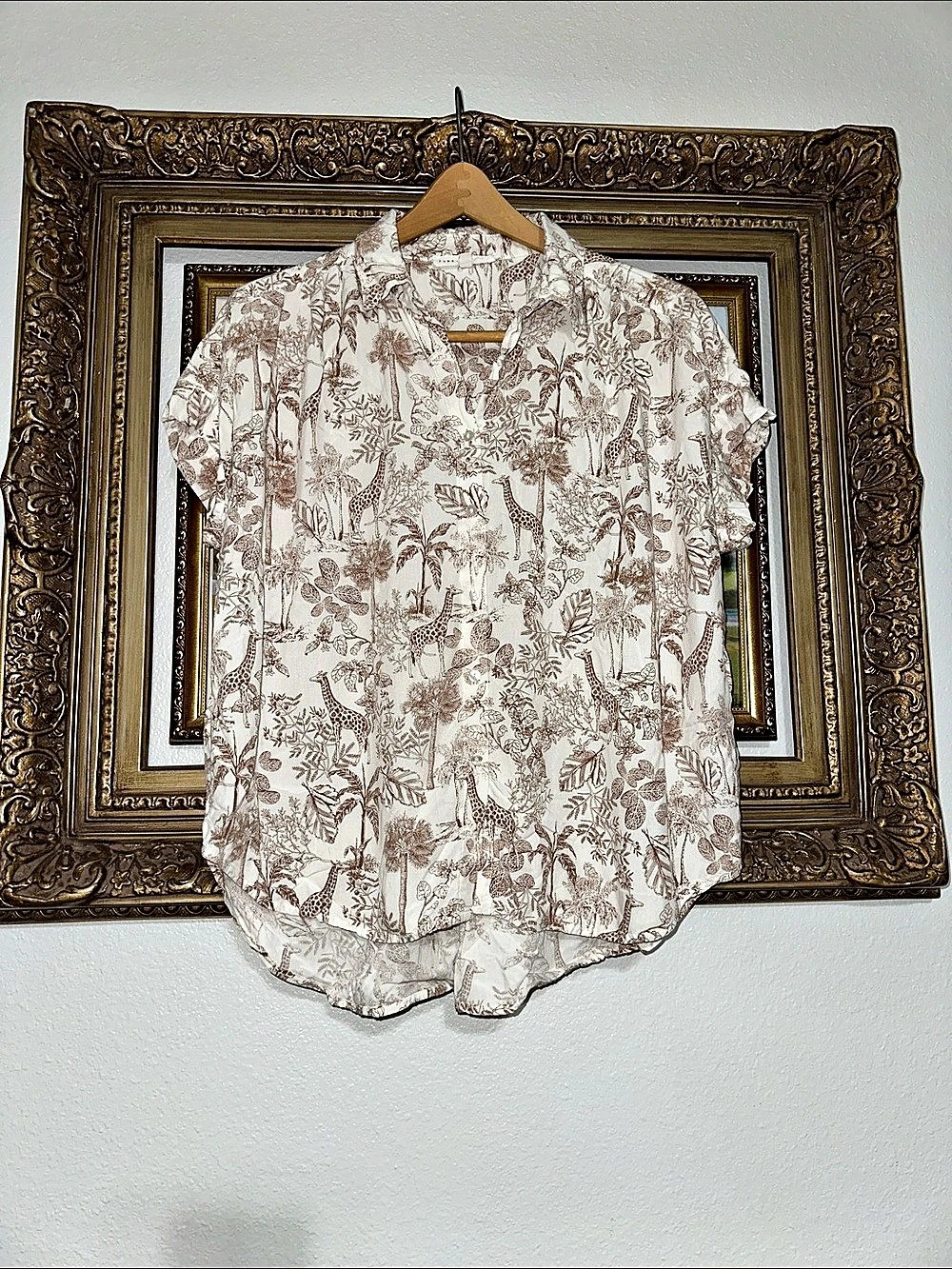 Jane + Delancey Giraffe Safari Print Short Sleeve Button-Down Shirt Button-Down